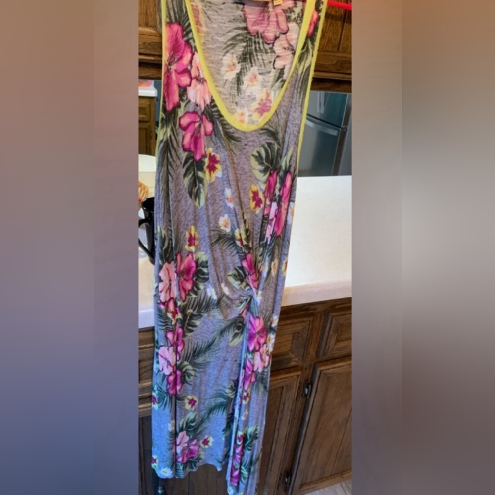 Retro Vera Wang Floral tank top Midi Dress in good condition knot/slit on side